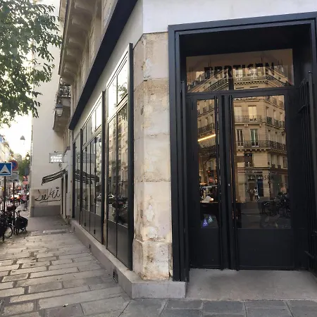 Unique Loft In Le Marais * Parijs